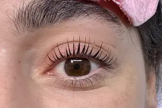 マツエク・マツパ トータルビューティー サロン・Nの眉毛・アイブロウイメージ