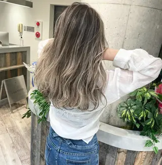 ロング Loob.TOKYO MIYA🌈のヘアスタイル