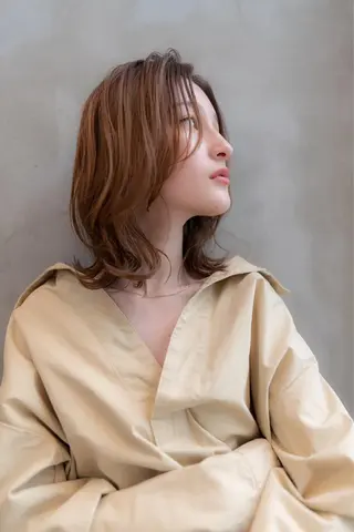 ミディアム 新宿/顔周りカット +レイヤー＝しずく♩のヘアスタイル