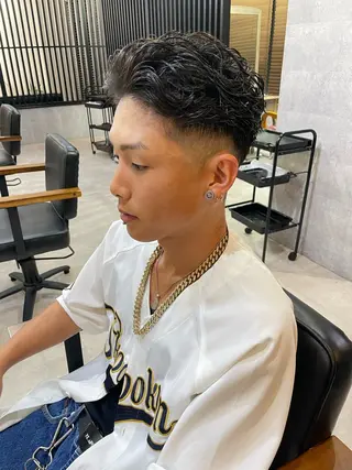 ショート パーマ メンズ 勝毛 広貴のヘアスタイル