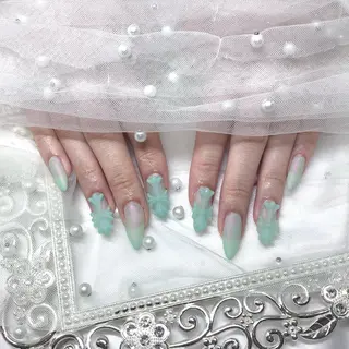 ネイル Yveil 心斎橋店 hirokoのネイルデザイン