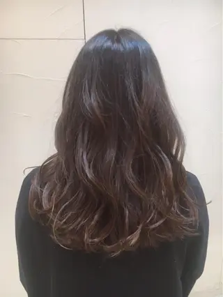 セミロング カラー パーマ ミドウチ アヤカのヘアスタイル