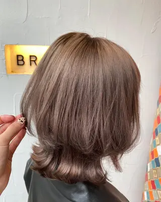 ミディアム 山田 まどかのヘアスタイル