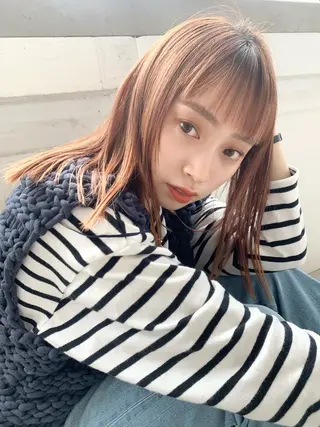 ミディアム カラー 💓パーマ，💗 レイヤーカットのヘアスタイル