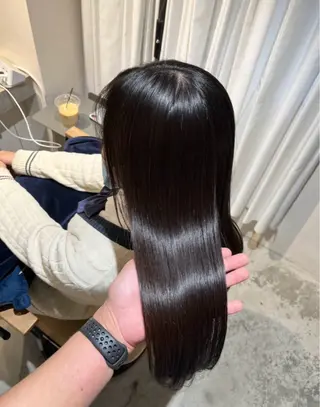 セミロング 必ず笑顔で帰っていた だきます！安田祐貴のヘアスタイル