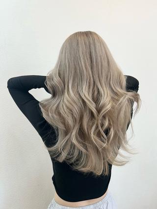 ロング カラー Maya🦋 ハイトーン特化のヘアスタイル