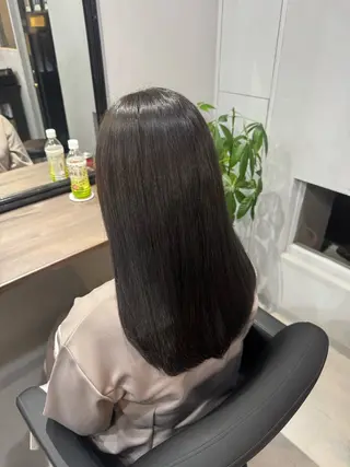 カラー もも ボブ/艶カラーのヘアスタイル