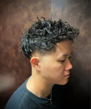 ショート パーマ メンズ 木下 紗綾のヘアスタイル