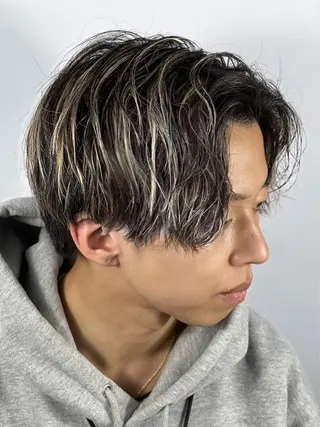 ミディアム 阿賀 佑季のヘアスタイル