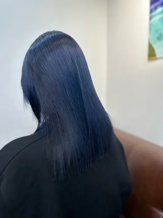 カラー もも ボブ/艶カラーのヘアスタイル