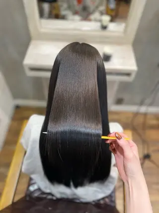 ロング リベルテ新宿 顔周りレイヤー/艶髪のヘアスタイル