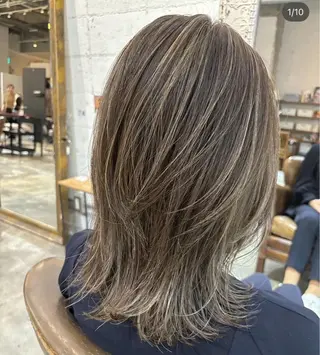 ミディアム KAEDE🎀 ハイライトのヘアスタイル