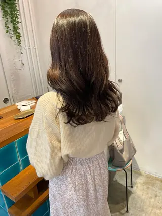 セミロング カラー MIOベージュカラー 柔らかいカラーのヘアスタイル
