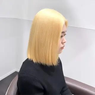 セミロング カラー 💫艶ハイトーン×髪 質改善💫リュウトのヘアスタイル