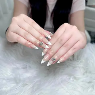 ネイル Blingg NailStudioのネイルデザイン