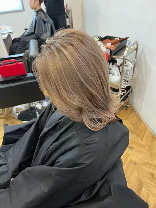 ミディアム カラー ブリーチ特化 梅田本多翔のヘアスタイル