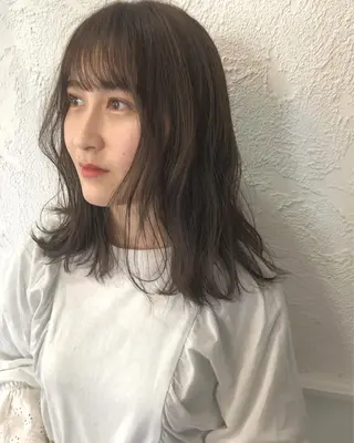 セミロング カラー 江原 彩華のヘアスタイル