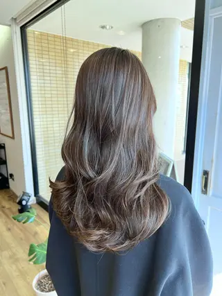 ロング カラー ツキダテ ユイのヘアスタイル