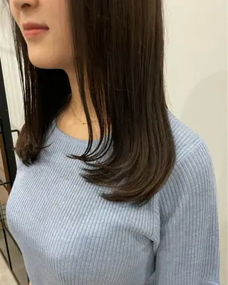 セミロング ニシザカ マナのヘアスタイル