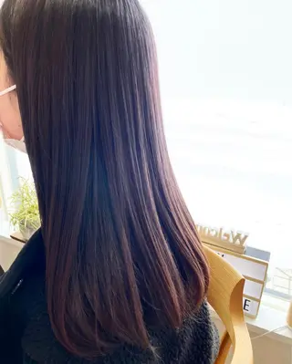 セミロング トップディレクター アヤカのヘアスタイル