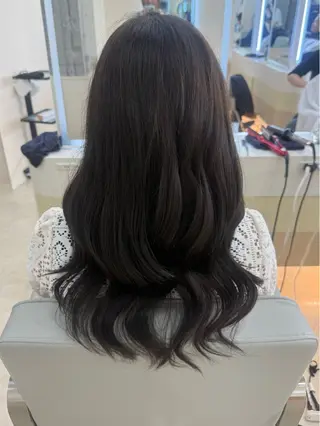 カラー 関 愛菜のヘアスタイル
