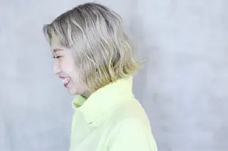 ミディアム カラー レイヤーカット ベージュカラー/小島のヘアスタイル