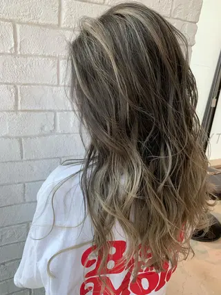 ロング カラー 韓国レイヤー×艶髪 ハイトーンRyukiのヘアスタイル