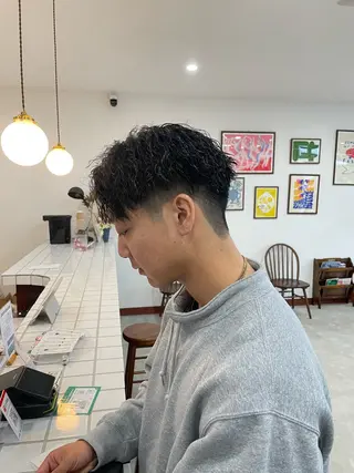 ショート 岡田 駿也のヘアスタイル