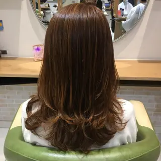 セミロング カラー ハイライトカラー レイヤーカットのヘアスタイル
