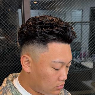 カラー メンズ 角田 凌のヘアスタイル