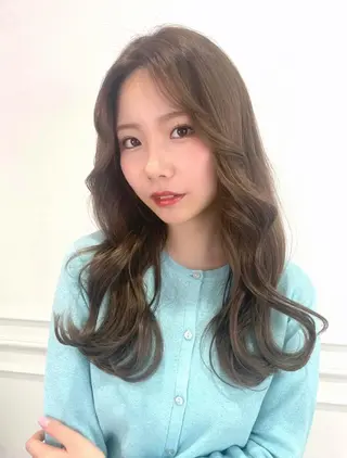 ロング fuwari 美白ショコラカラーのヘアスタイル