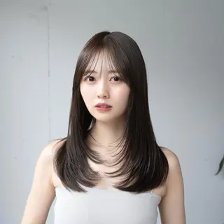 セミロング まとまるレイヤー カット/透明感カラーのヘアスタイル