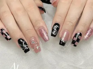 ネイル 🦋 Queenieのネイルデザイン