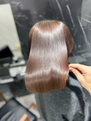 ミディアム JIN|朝楽になる 乾かしただけで極艶髪のヘアスタイル