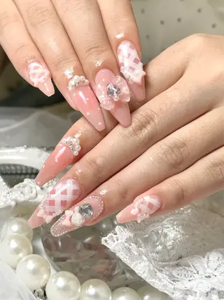 ネイル ルシイ🎀新宿長さ 出しパーツ専門店のネイルデザイン