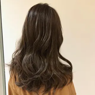 セミロング カラー 本間 良のヘアスタイル