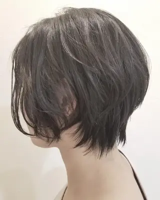 ショート 石井 静のヘアスタイル
