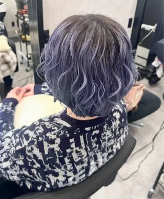 ショート カラー サワダ サトミのヘアスタイル
