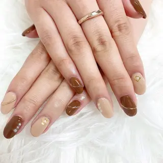 ミディアム ネイル Y. Sのネイルデザイン