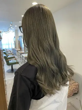 ロング カラー 安藤 佑衣のヘアスタイル