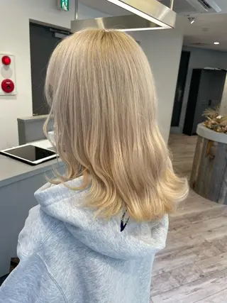 ミディアム Loob.TOKYO MIYA🌈のヘアスタイル