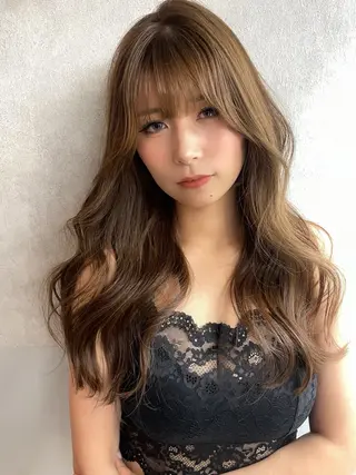 ロング 透明感オリーブ🫒/ ブリーチなしWカラーのヘアスタイル