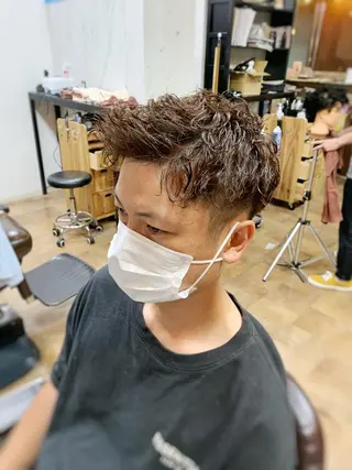 ショート パーマ メンズ 三谷 天兵のヘアスタイル