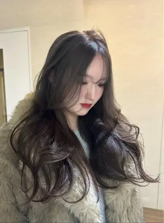 ロング 梅田🩵/透明感 花音のヘアスタイル
