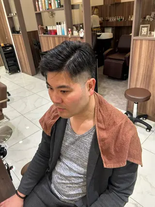 メンズ フェザーパーマ 🌎Rino🔚のヘアスタイル