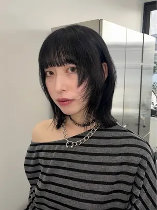 ミディアム kosoraレイヤー ハイトーン/デザインのヘアスタイル