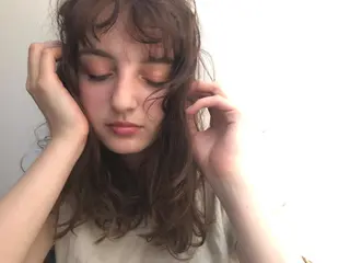 カラー 💓パーマ，💗 レイヤーカットのヘアスタイル