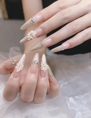セミロング ビン アンのネイルデザイン