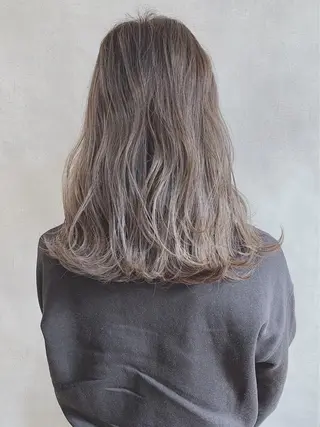 ミディアム カラー _WHITE 天王寺のヘアスタイル