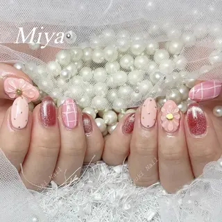 ネイル 🦋 Queenieのネイルデザイン